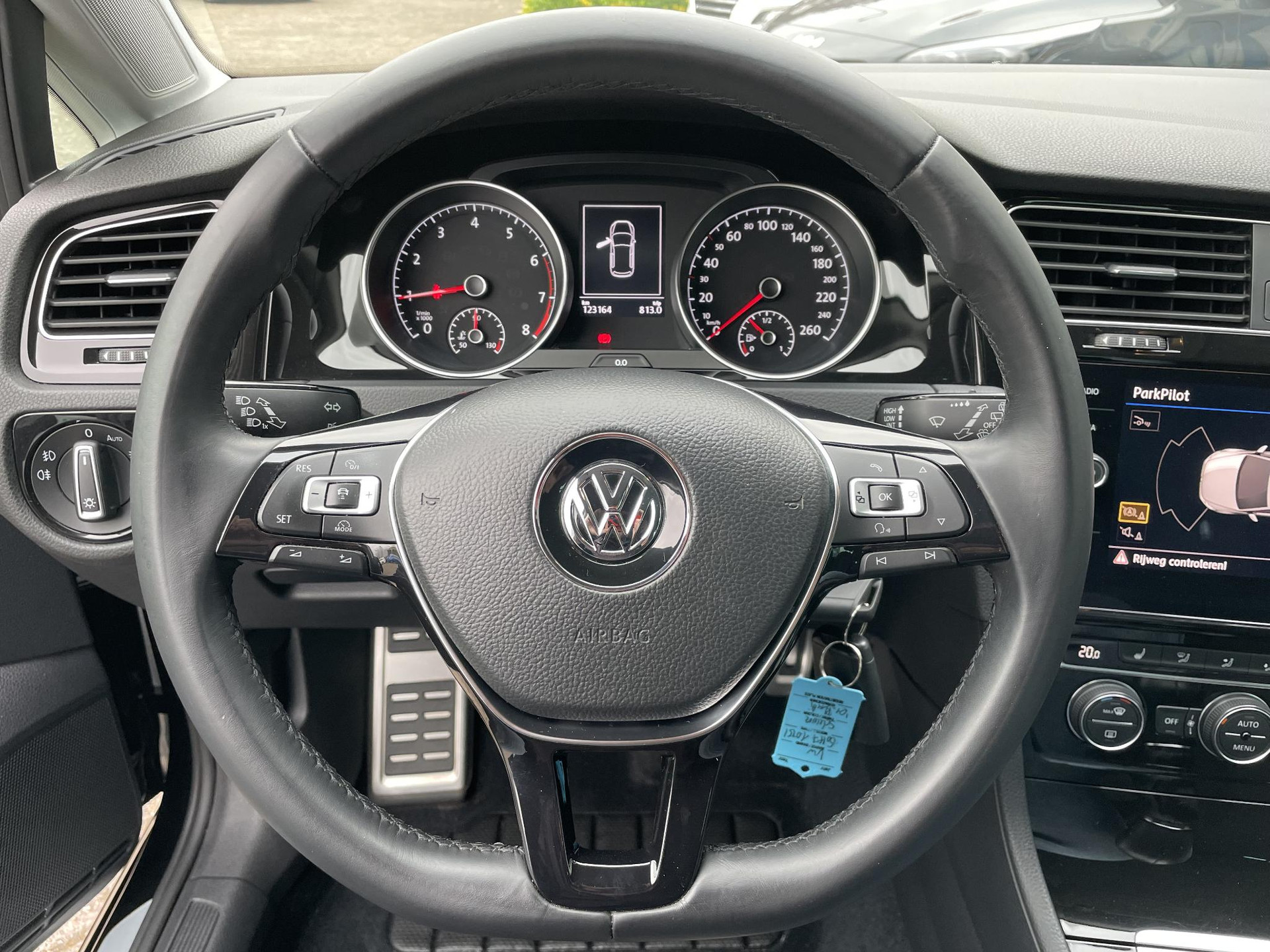 43789635-12.jpg